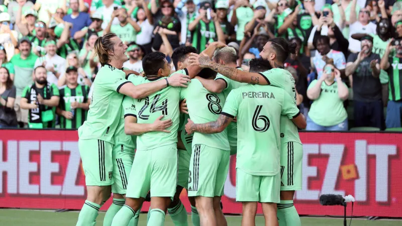 Chiến thuật, nhân sự và điểm nóng trên sân